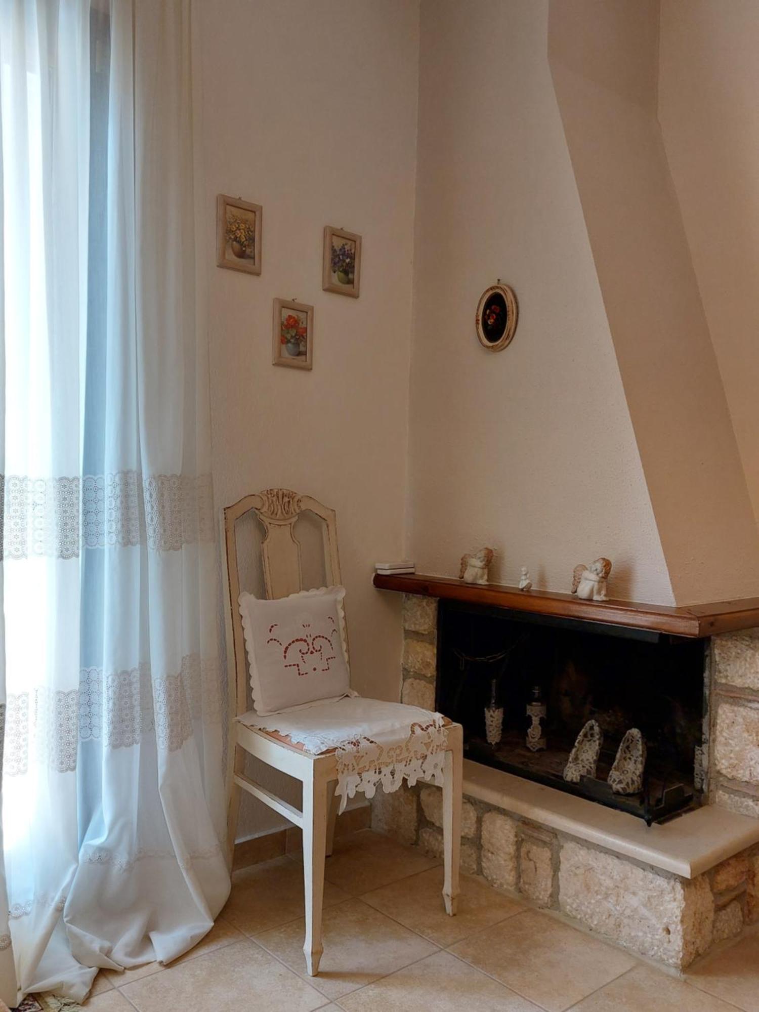 Antique Apartment أفيتوس المظهر الخارجي الصورة